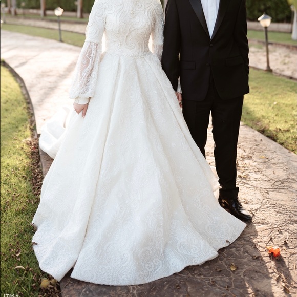 Custom made fully hand embroidered bridal dress! Hijjab friendly long sleeve max - Picture 4 of 7